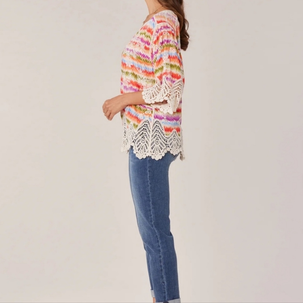 Democracy V-Notch Neck Peplum Crochet Printed Woven top, S, EUC - Picture 3 of 11